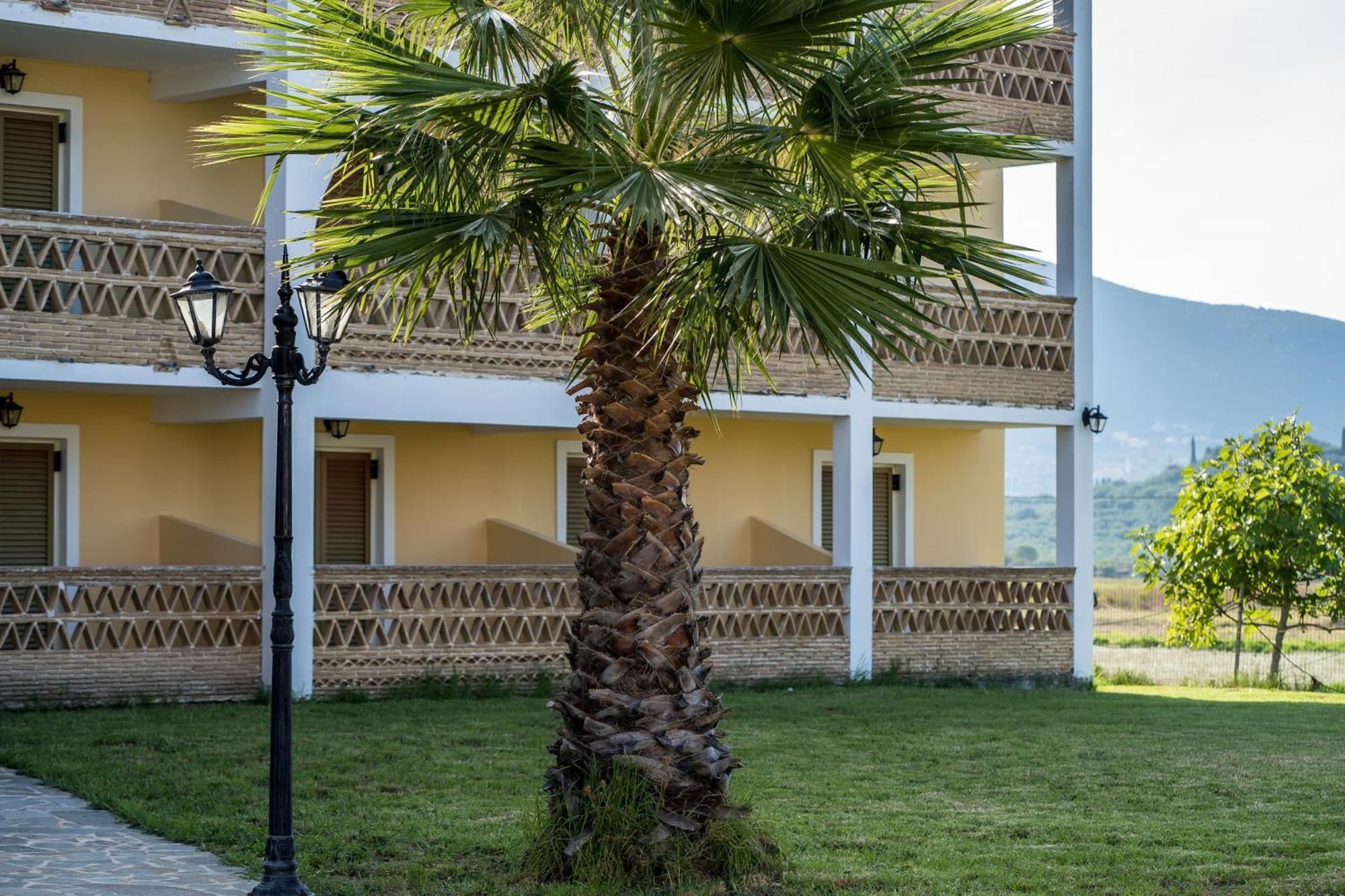 Elpida Aparthotel 2*