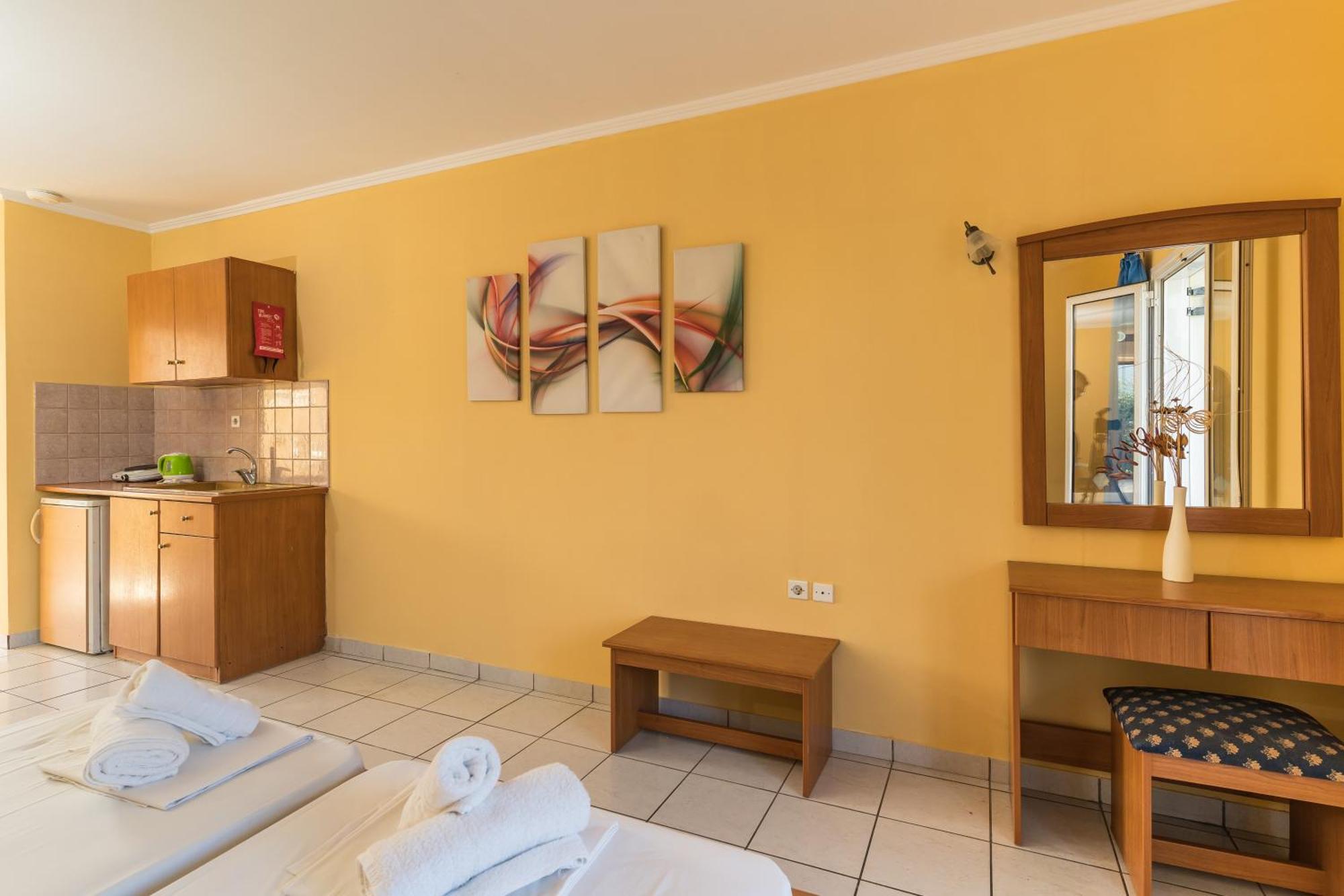 Elpida Aparthotel 2*